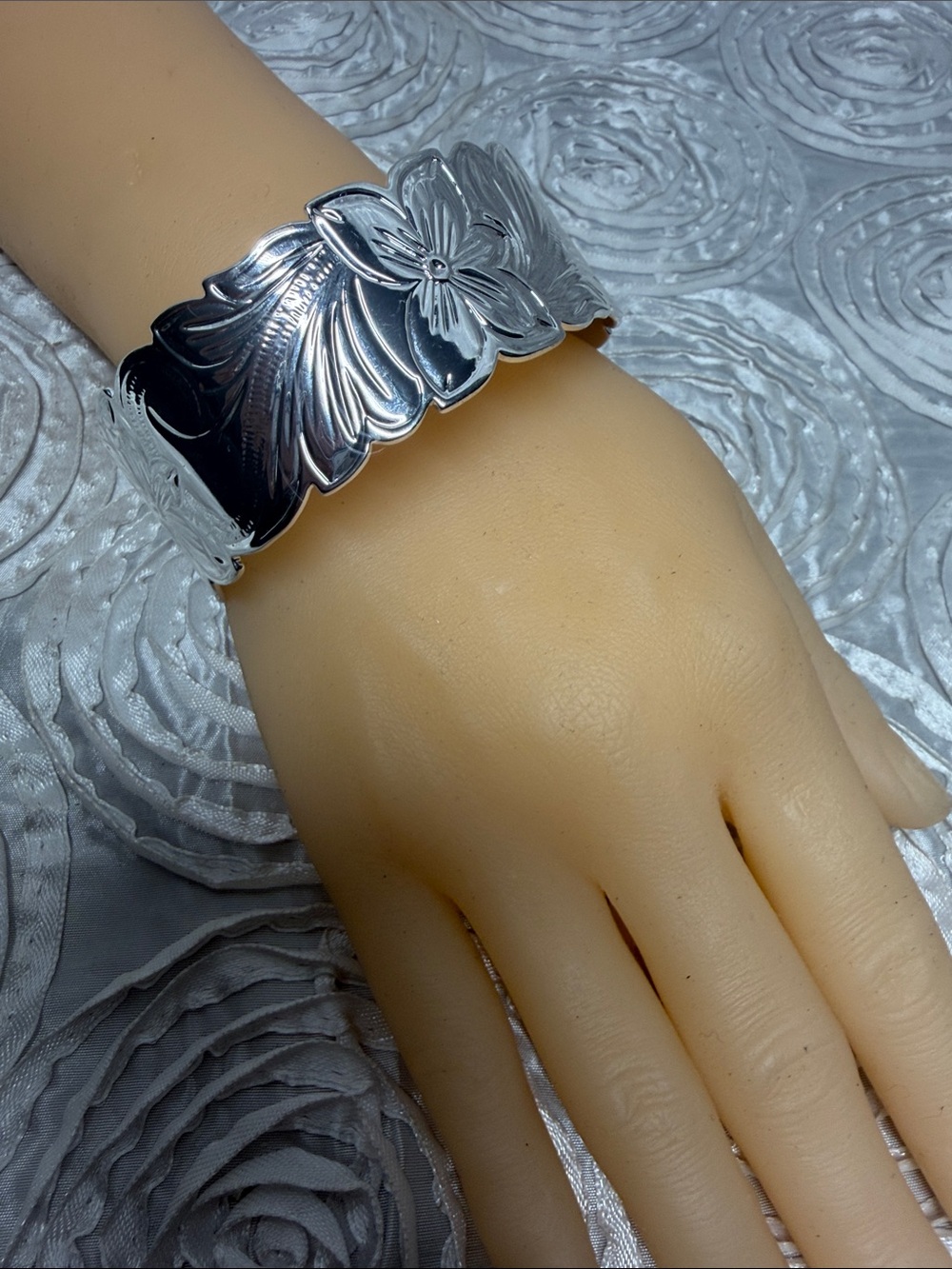 Hawaiian High Quality Silver Filled Plumeria Bangle
